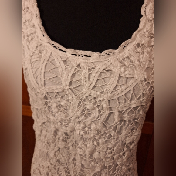 I•N•C INTERNATIONAL CONCEPTS women's white t-shirt with lace overlay. Size P/L - Picture 5 of 6